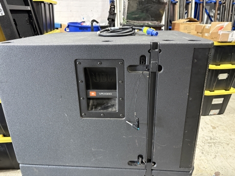 JBL VRX918SP High-Power Subwoofer