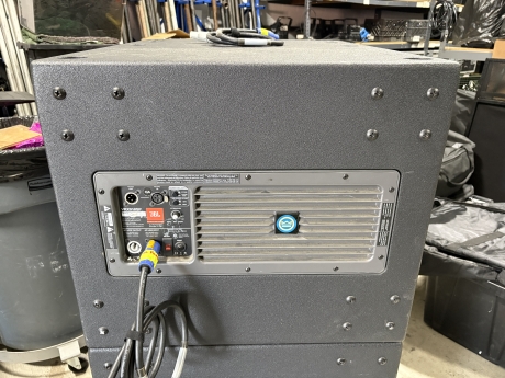JBL VRX918SP High-Power Subwoofer