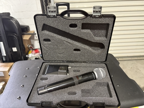 Shure Axient AD2/B58 Wireless Microphone Kit