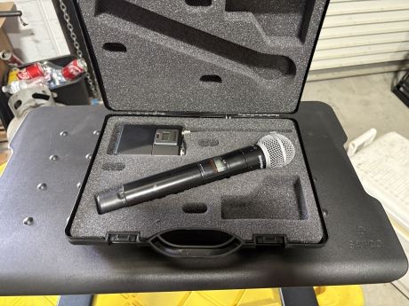 Shure Axient AD2/B58 Wireless Microphone Kit