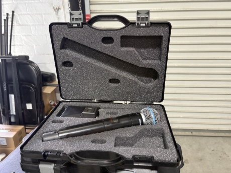 Shure Axient AD2/B58 Wireless Microphone Kit