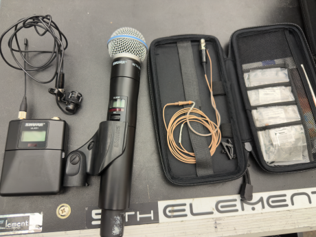 Shure ULXD4Q Quad Channel Digital Wireless Package