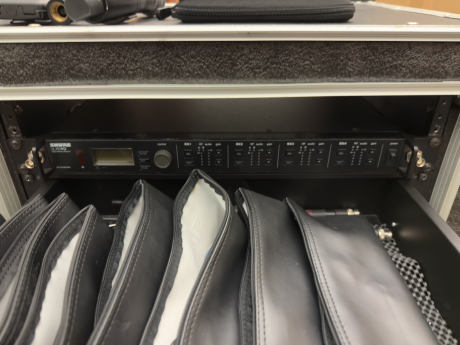 Shure ULXD4Q Quad Channel Digital Wireless Package