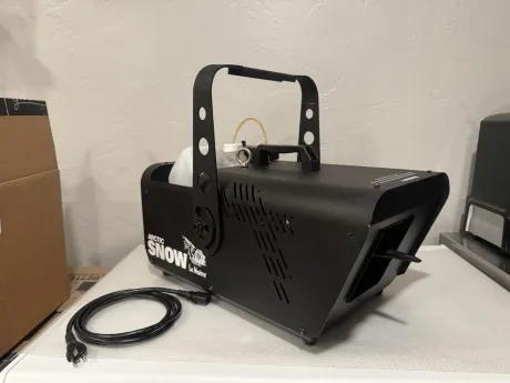 Le Maitre Arctic Snow Machine