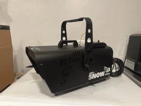 Le Maitre Arctic Snow Machine