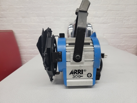 Arri 300W Plus Fresnel