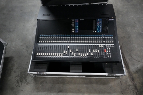 Yamaha LS9 32 Mixing Console w/ Stage Box